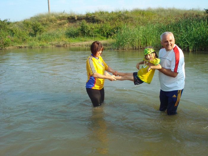 HAI LA GROAPA CU FURNICI