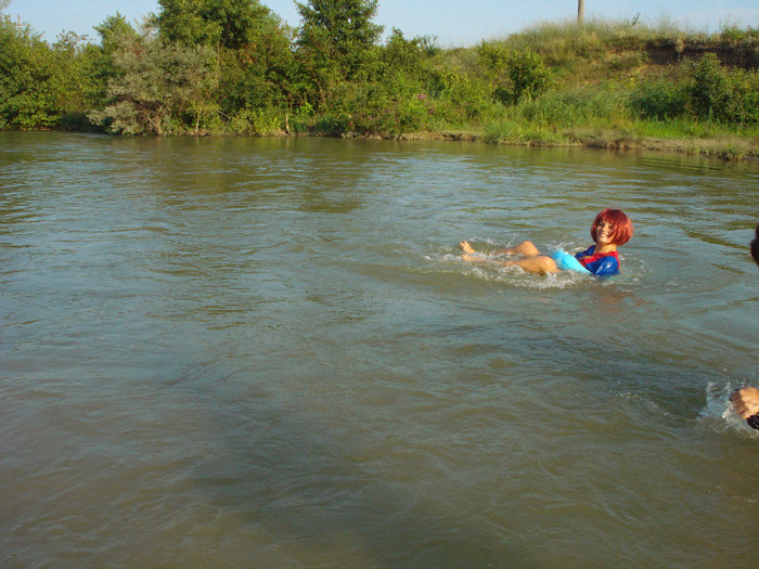 CU LIMUZINA ALBASTRA:))