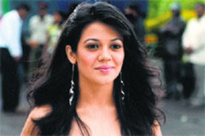 18 - DILL MILL GAYYE SHWETA GULATI AKKA DR NIKKITA MALHOTRA PICTURE GALLERY