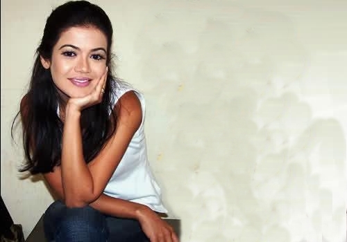 35 - DILL MILL GAYYE SHWETA GULATI AKKA DR NIKKITA MALHOTRA PICTURE GALLERY