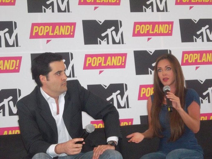 313978_268517856494592_147912375221808_1173629_7494894_n - 0 Anahi en la conferencia de MTV popland