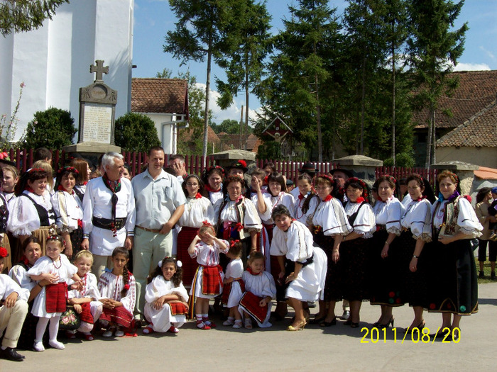 102_0659 - PALOS-ARDEAL -Fiii satului 2011