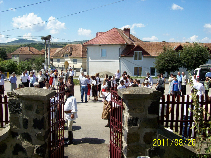 Centrul satului PALOS -ARDEAL ,in forfota celor prezenti la eveniment. - PALOS-ARDEAL -Fiii satului 2011