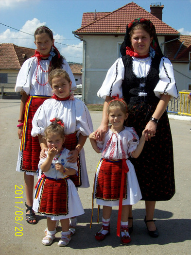 102_0642 - PALOS-ARDEAL -Fiii satului 2011