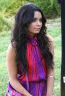 12635391_YDQJHCTCE - sedinta foto vanessa hudgens4