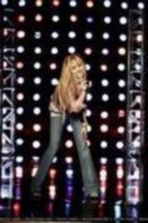 11007230_RTPMJSERM - sedinta foto hannah montana1