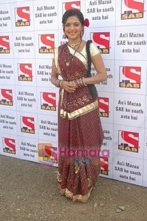 Ami_Trivedi_celebrate_makar_sankranti_on_SAB_Tv_on_10th_Jan_2011_(2) - Ami Trivedi-Khushi