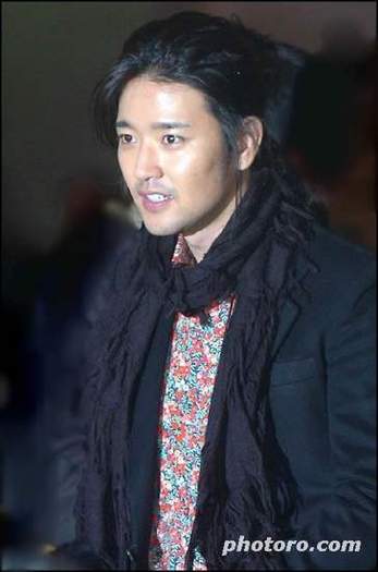 photo32528qx7 - Un om un actor