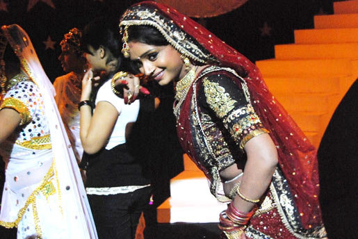 26521_101111779925527_100000801156690_28931_776060_n - Parul Chauhan