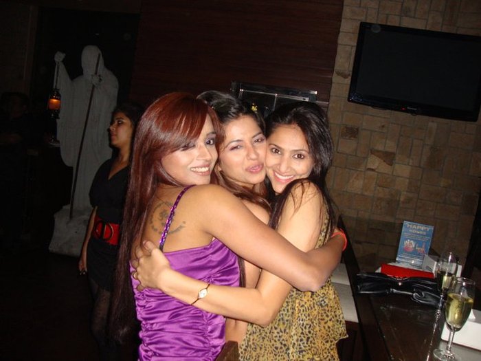 216101_10150212662556180_537786179_8172541_5275387_n - Parul Chauhan
