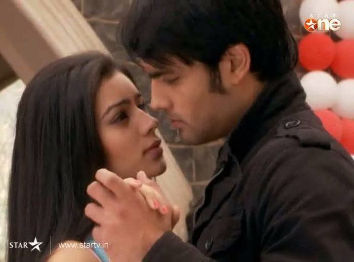 253629_172869646106384_163687603691255_452223_6390466_n - xxSukirti Kandpal si Vivian Dsena-Piya si Abhayxx