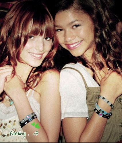 0089255597 - album Bella and Zendaya