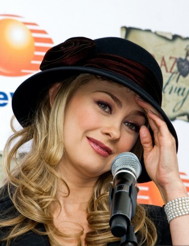 aracelyarambula385x500 - Aracely Arambula