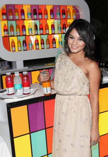 Vanessa+Hudgens+64th+Annual+Cannes+Film+Festival+3TF1uC6Km_dl - Vanessa Hudgens