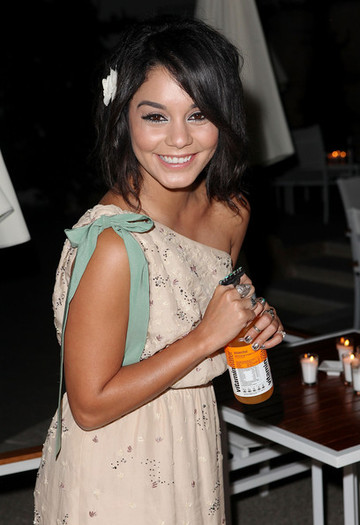 Vanessa+Hudgens+64th+Annual+Cannes+Film+Festival+Ae8m2V7JUWul - Vanessa Hudgens