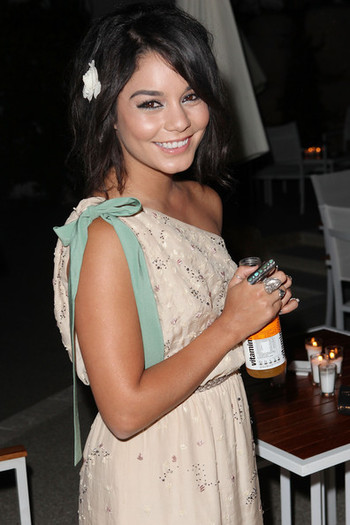 Vanessa+Hudgens+64th+Annual+Cannes+Film+Festival+llxRGyvvlCol - Vanessa Hudgens