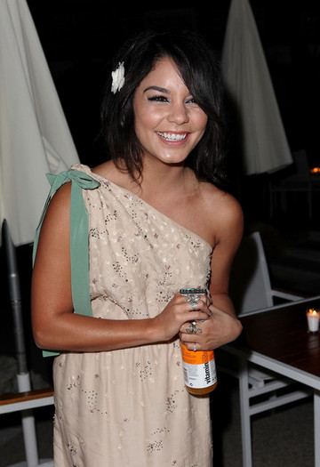 Vanessa+Hudgens+64th+Annual+Cannes+Film+Festival+ZCOHtuKwW4Ol - Vanessa Hudgens