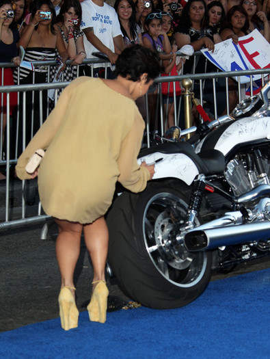 Vanessa+Hudgens+Captain+America+First+Avenger+0aQDRSfQvIJl