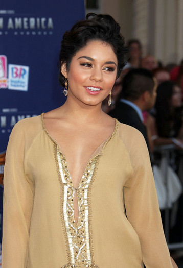Vanessa+Hudgens+Captain+America+First+Avenger+rz7CQsYuHm0l - Vanessa Hudgens