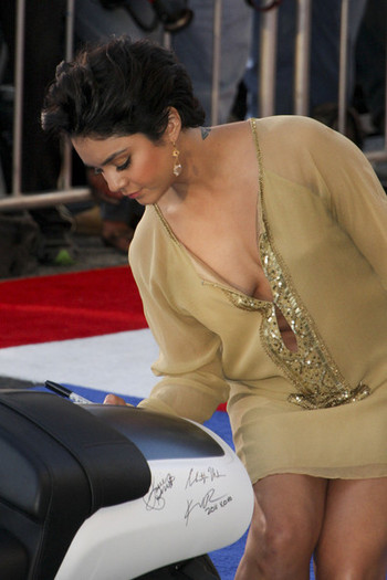 Vanessa+Hudgens+Captain+America+First+Avenger+urwMVmhYr_Ul - Vanessa Hudgens