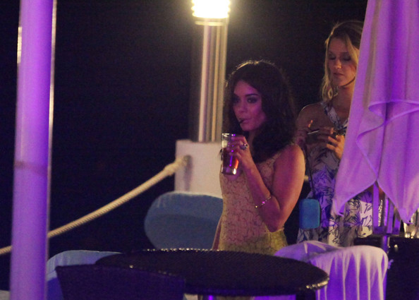 Vanessa+Hudgens+Stars+Baoli+Nightclub+2+pPpJWRxchE-l