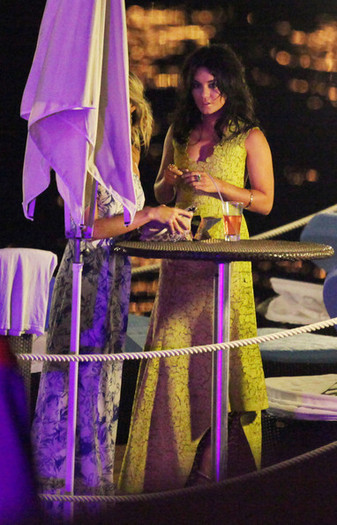 Vanessa+Hudgens+Stars+Baoli+Nightclub+2+RRqgRPlyLo3l - Vanessa Hudgens