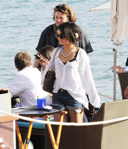 Vanessa+Hudgens+Vanessa+Hudgens+Hotel+Martinez+IRhEI8OqdsKl - Vanessa Hudgens