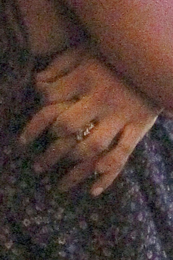 Vanessa+Hudgens+Vanessa+Hudgens+Josh+Hutcherson+Nrqoo_8zssfl - Vanessa Hudgens