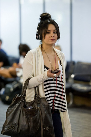 Vanessa+Hudgens+Vanessa+Hudgens+LAX+9cNHvEH2QEDl