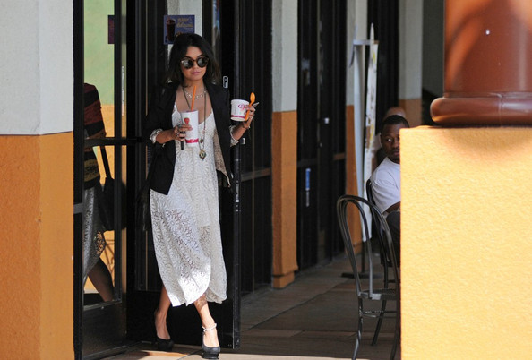 Vanessa+Hudgens+Vanessa+Hudgens+Jamba+Juice+MJEynPod_r0l - Vanessa Hudgens