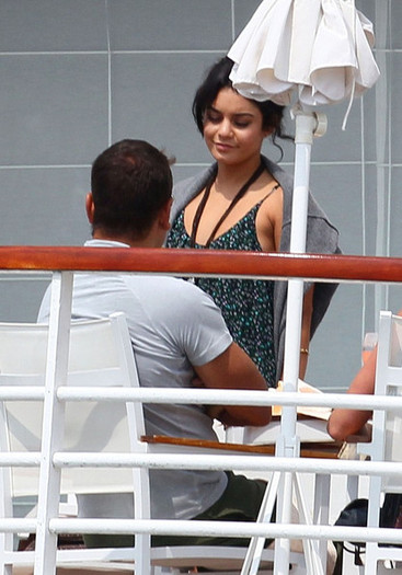 Vanessa+Hudgens+Vanessa+Hudgens+Lunch+Eden+1O3tXXf9HBgl - Vanessa Hudgens