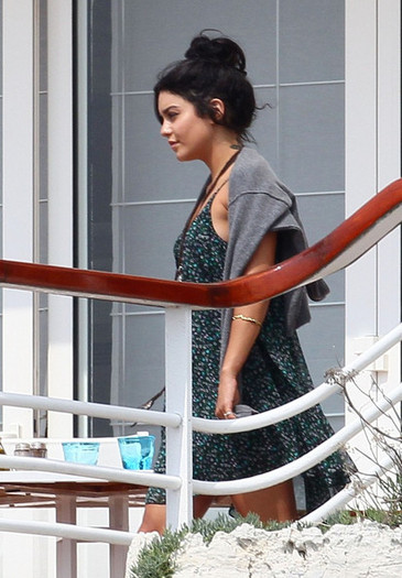 Vanessa+Hudgens+Vanessa+Hudgens+Lunch+Eden+50J6IOnly7fl - Vanessa Hudgens