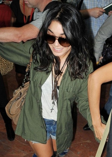 Vanessa+Hudgens+Vanessa+Hudgens+Rosario+Dawson+LiBds6Ok36al - Vanessa Hudgens