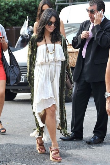 Vanessa+Hudgens+Vanessa+Hudgens+Rosario+Dawson+uTmFDkKRUUQl - Vanessa Hudgens