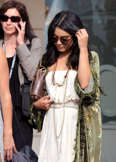 Vanessa+Hudgens+Vanessa+Hudgens+Rosario+Dawson+zIBX0xs9rYOl - Vanessa Hudgens