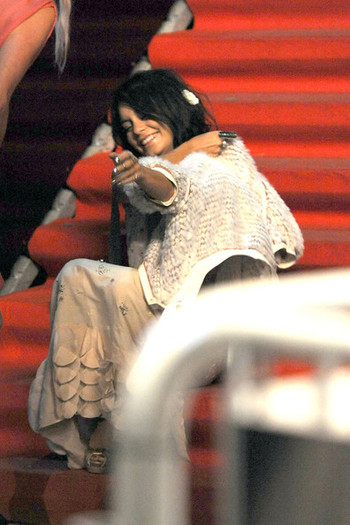 Vanessa+Hudgens+Vanessa+Hudgens+VIP+Nightclub+dbc33dbhEcJl - Vanessa Hudgens