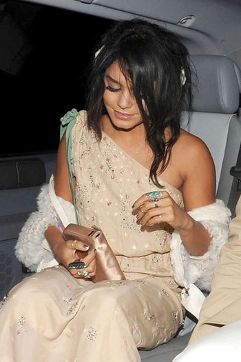 Vanessa+Hudgens+Vanessa+Hudgens+VIP+Nightclub+eUqVMRthUGCl - Vanessa Hudgens