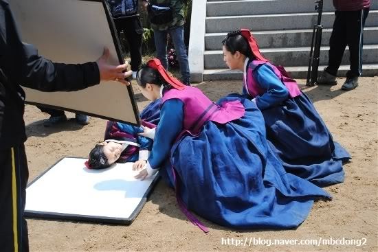 b6 - 0 A-In spatele scenei nou-nou