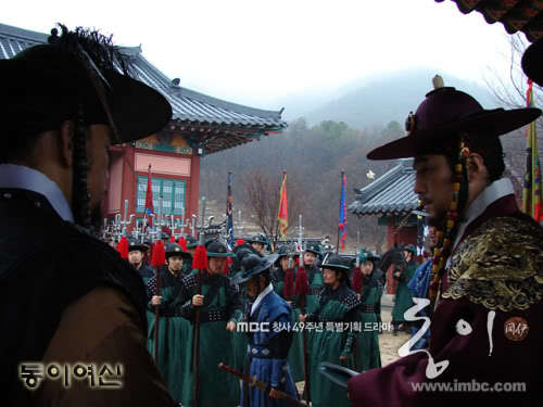 dongyi_set10040221212946dongi20100 - 0 A-In spatele scenei nou-nou