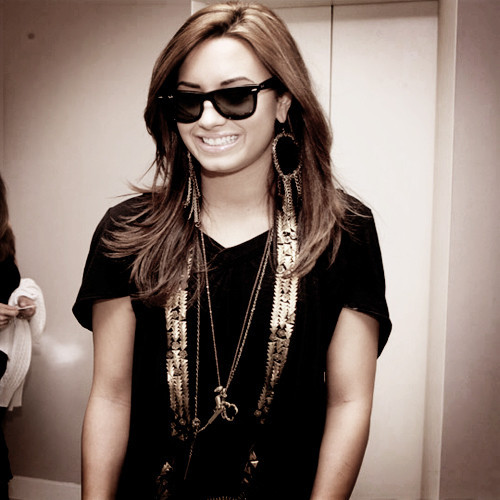 1270644656_5_v5Dw_1 - Demi Lovato