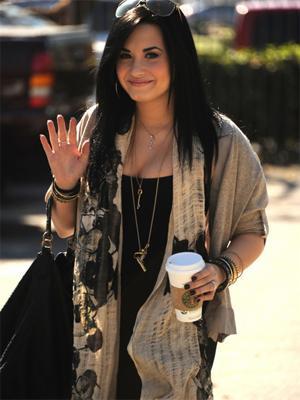 demi_lovato_walking_with_coffee_2011_300x400 - Demi Lovato
