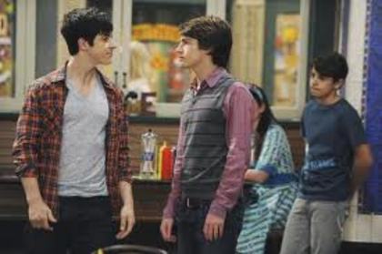  - Wizard of waverly place vs werewolves