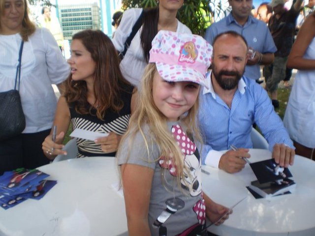 Bergu si Halit - x - Bergu si Halit semnand autografe fanilor din Slovacia