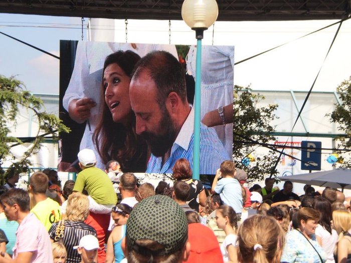 Bergu si Halit - x - Bergu si Halit semnand autografe fanilor din Slovacia