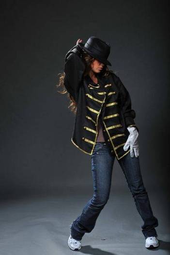 anahiimitandoamj6 - Anahi 5