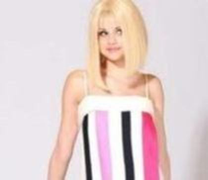 42277069_XHAPJKNQZ - Selena Gomez