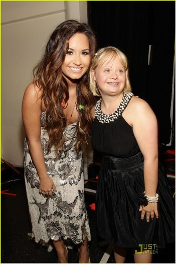demi-lovato-do-something-awards-04