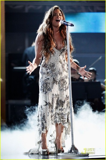demi-lovato-do-something-awards-15