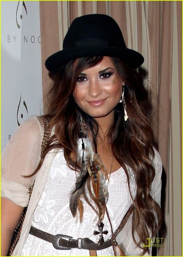 demi-lovato-noon-noor-04