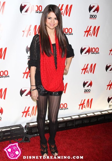 Selena-Gomez-Jingle-Ball-1 - disney 6